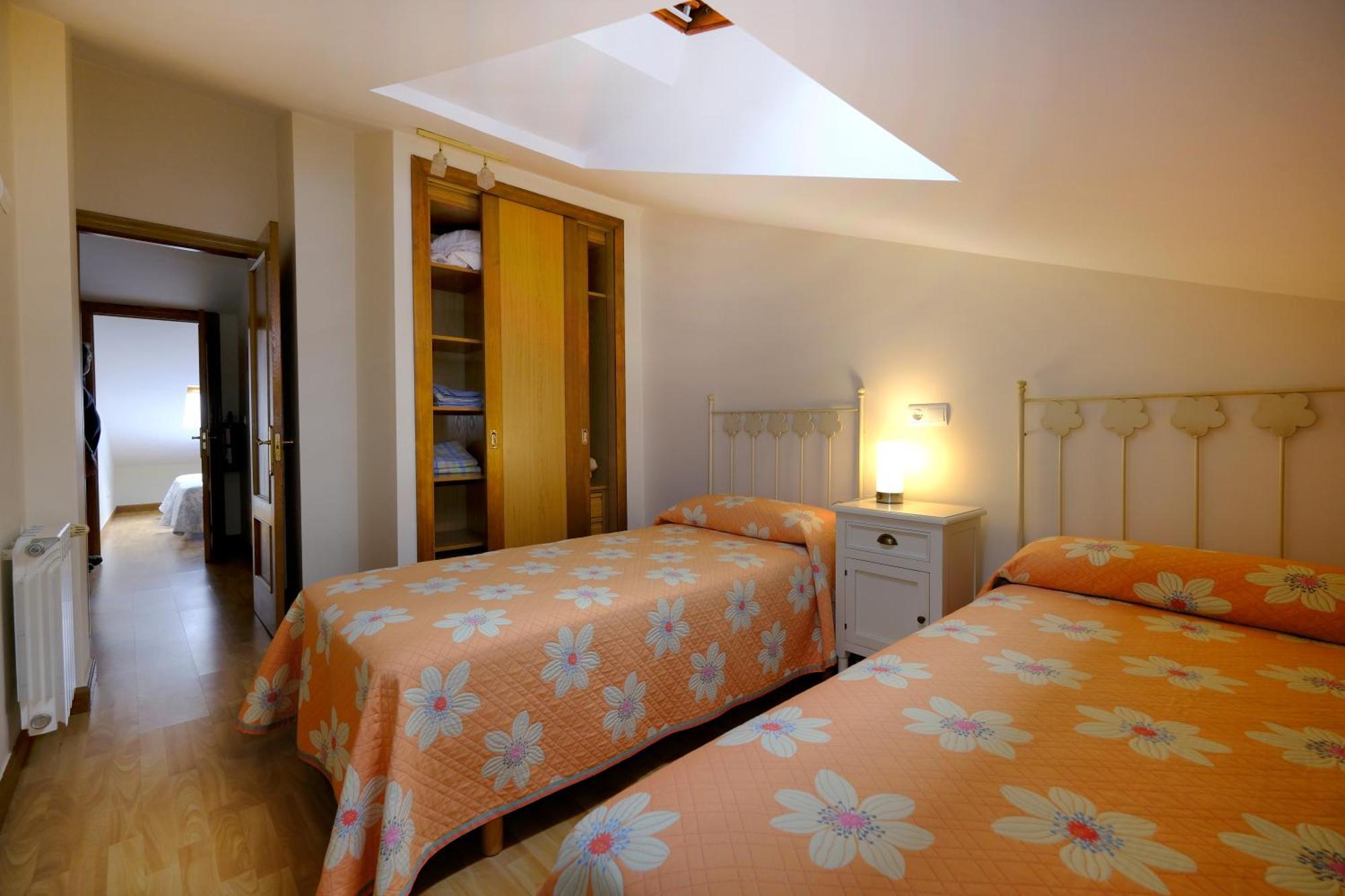 Duplex En Comillas. Urb Balcon Del Cantabrico * Comillas