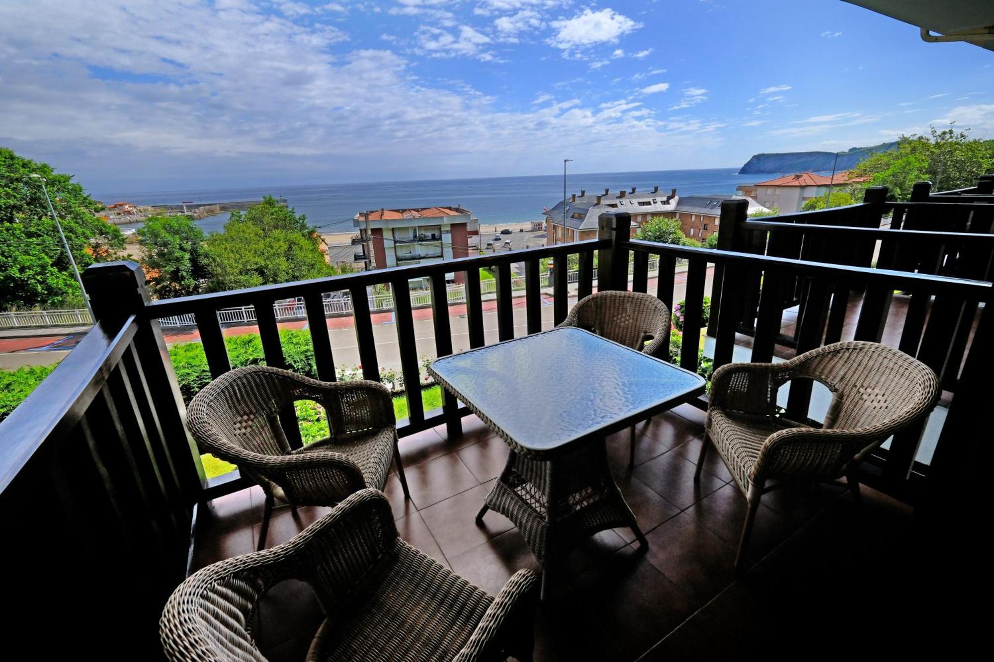 Duplex En Comillas. Urb Balcon Del Cantabrico